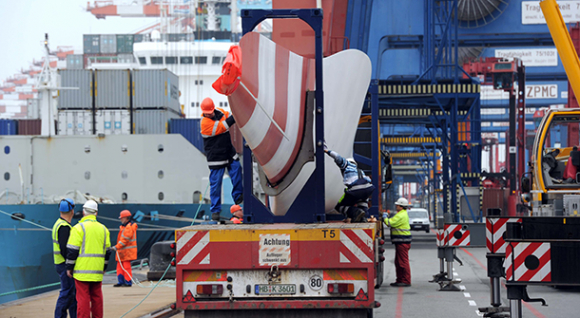 Transport of onshore rotor blades