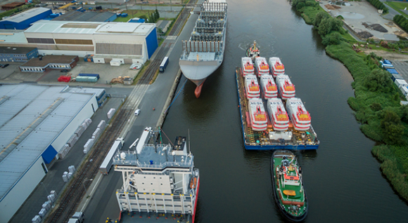 Shipment of nacelles in Labrador Harbour (Bremerhaven), Nordergründe offshore wind farm 