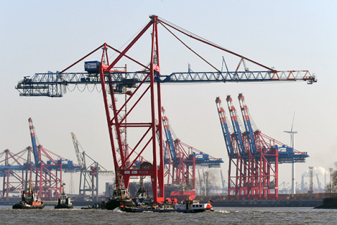 Ankunft erste Containerbrücke beim EUROGATE Container Terminal Hamburg
